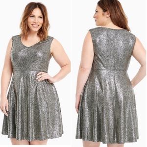 🎉 Torrid Black & Silver Foil Stretch Skater Dress